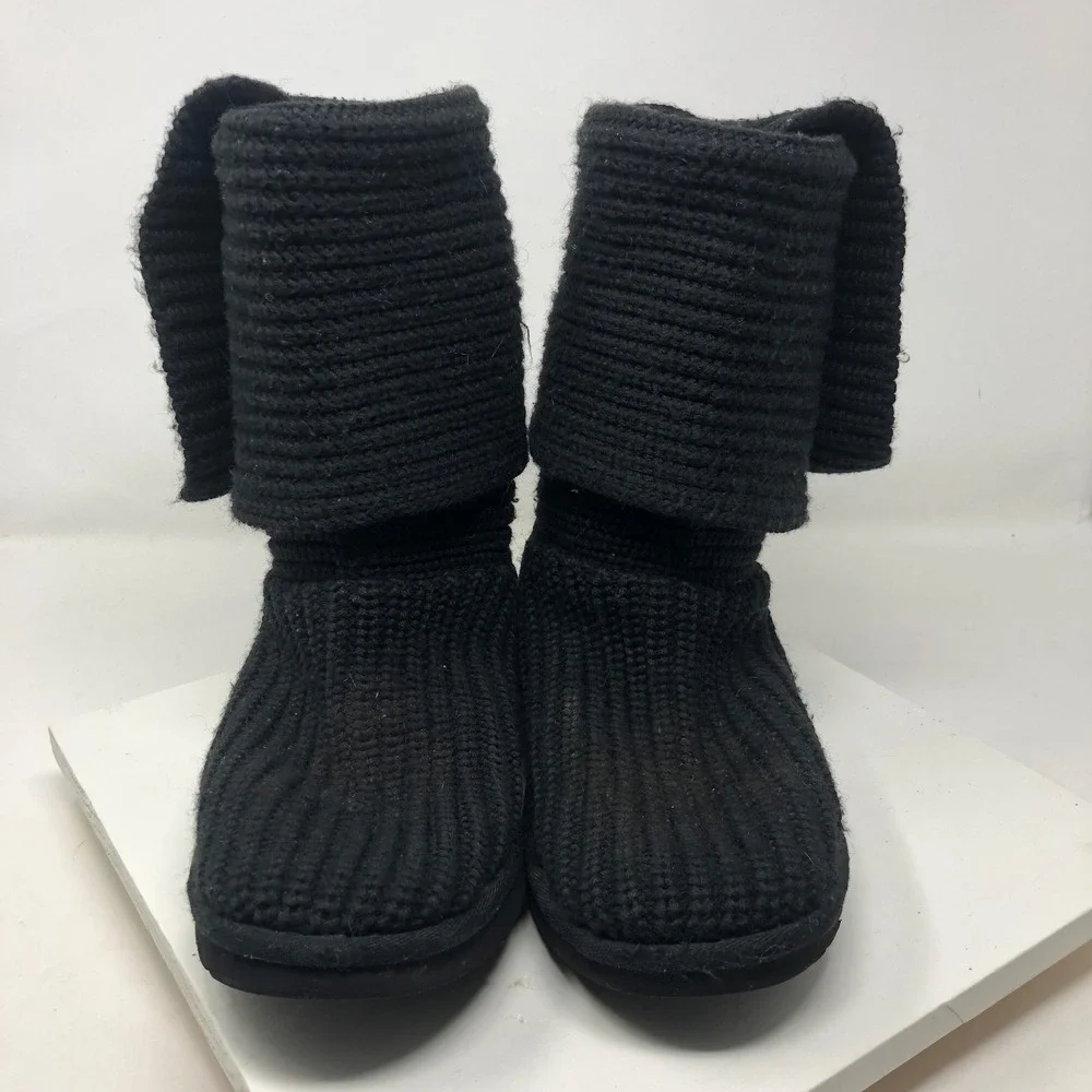 UGG Shaina Knit Cuff Boots Womens 8 Black Suede Button Detail Cozy Winter Cabin